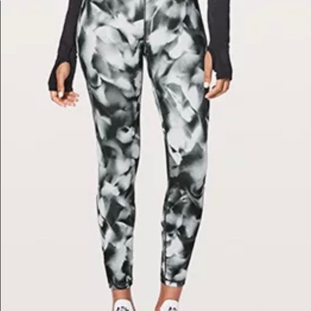 Lululemon Train Times 28”